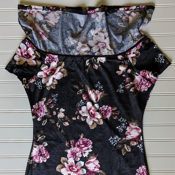 Vintage Seduction Off-the-Shoulder Floral Velvet Dress - Picture 8 of 11